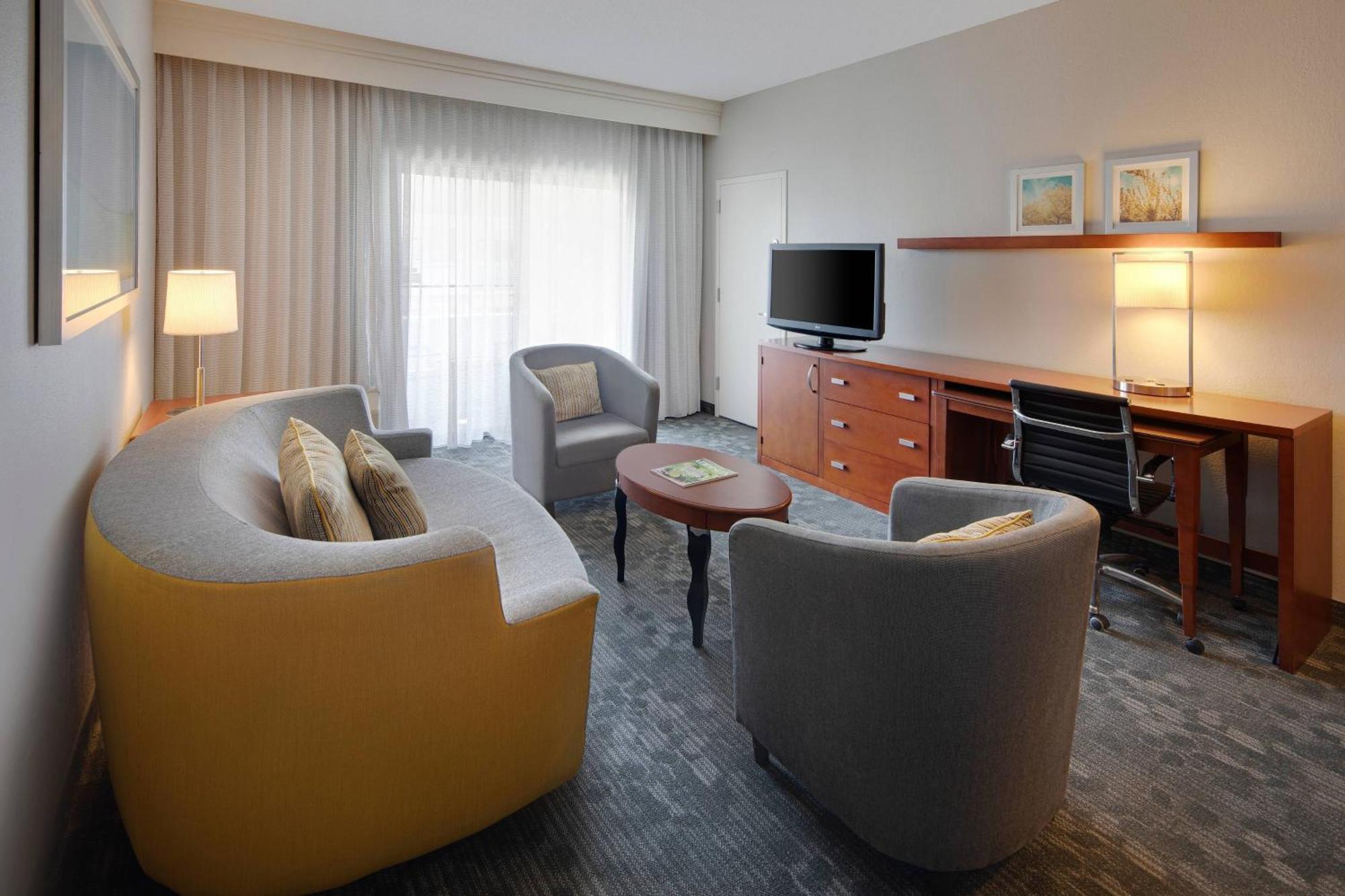 Courtyard Dallas Addison Midway Eksteriør bilde