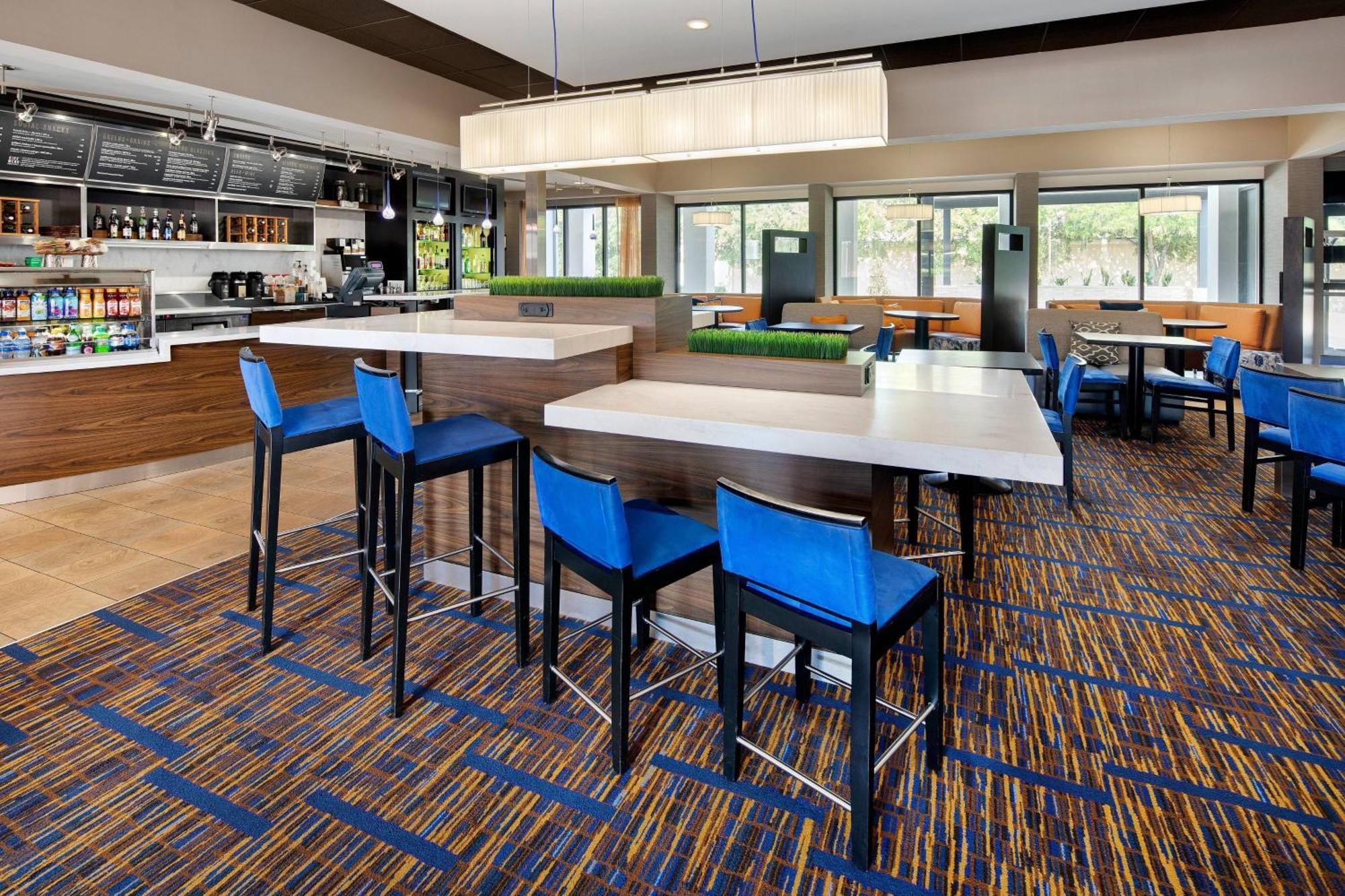 Courtyard Dallas Addison Midway Eksteriør bilde
